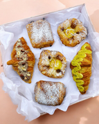 Regular Box (2 Croissants/2 pain au chocolat/2 custard danish)